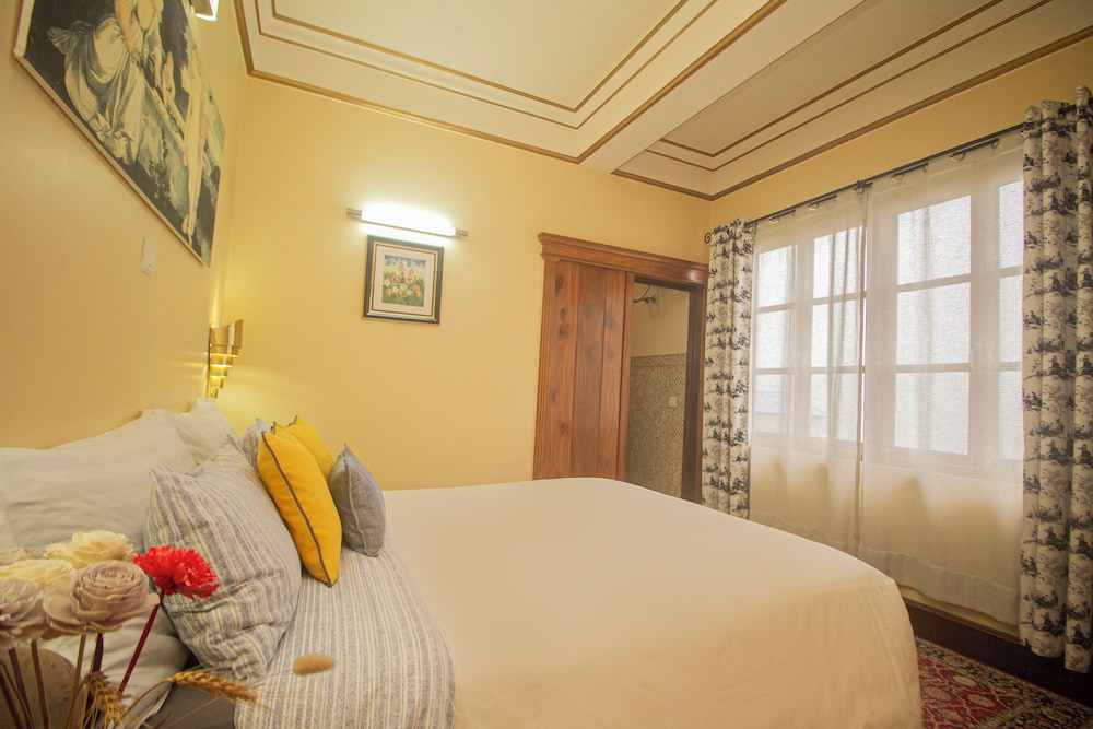 Two Bedroom Suite with Kangchenjunga View - Photo 13