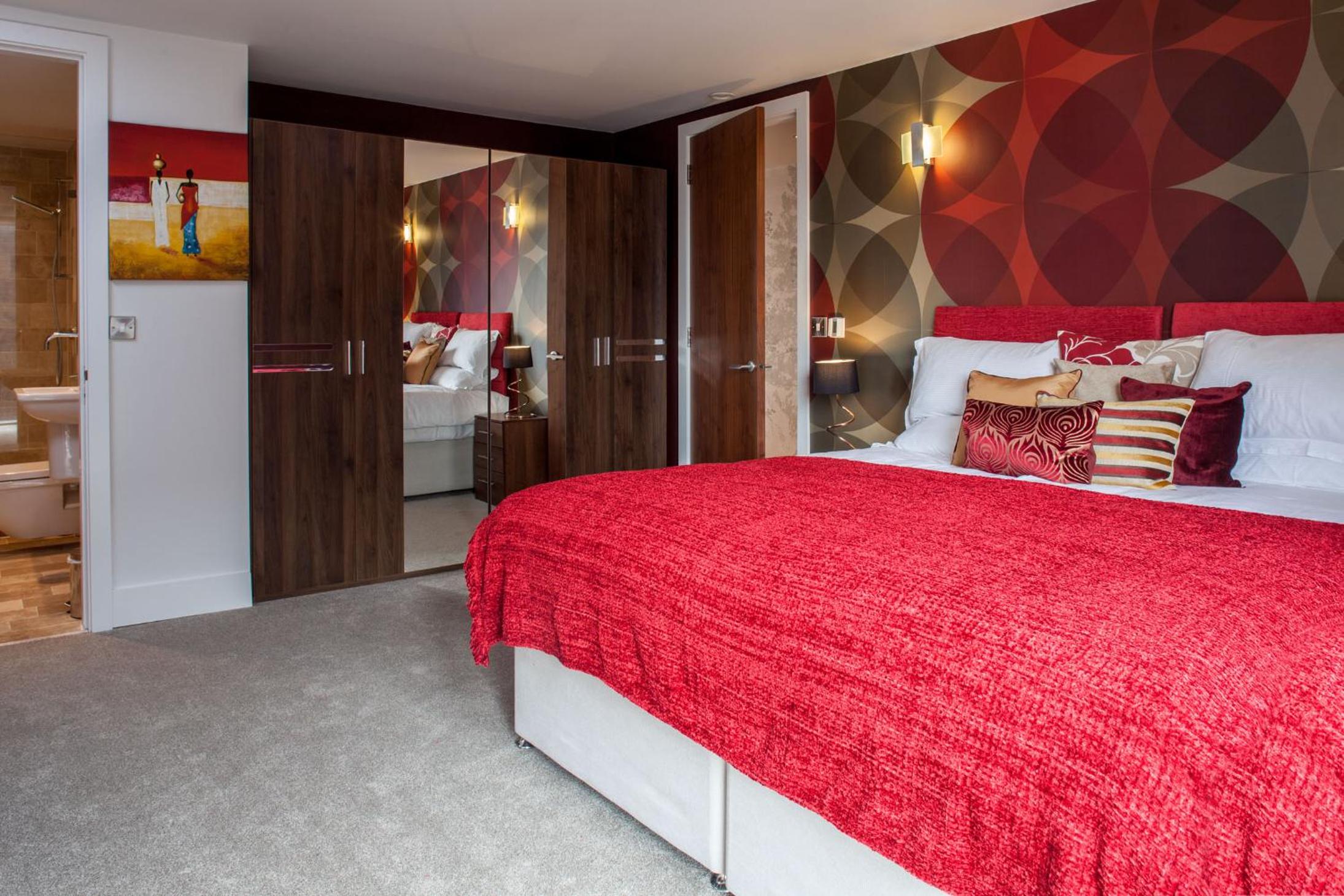 Deluxe Two-Bedroom Apartment