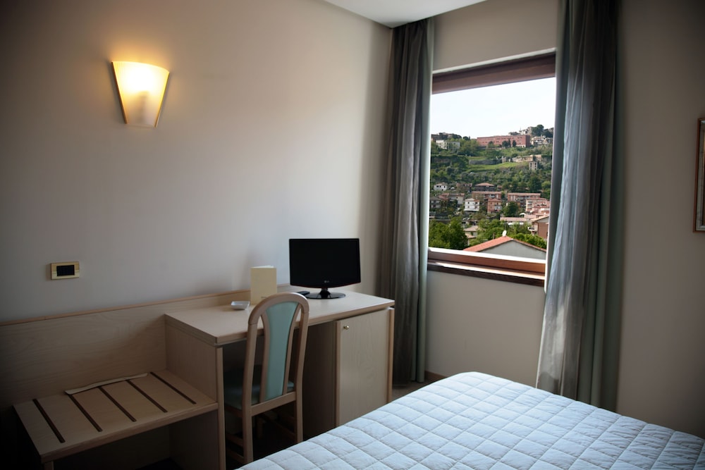 Standard Double Room - Photo 2