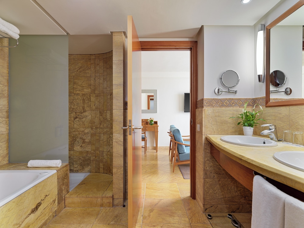 Junior Suite, Partial Sea View (Single Use) - Photo 6