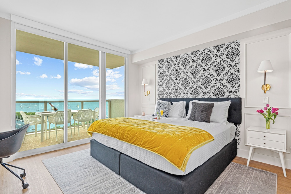 Deluxe Apartment, 1 King Bed with Sofa bed, Balcony, Ocean View1501.02