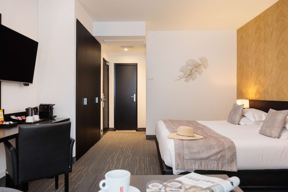 Superior Room, 1 King Bed, Non Smoking (Extra bed on request) - Photo 7