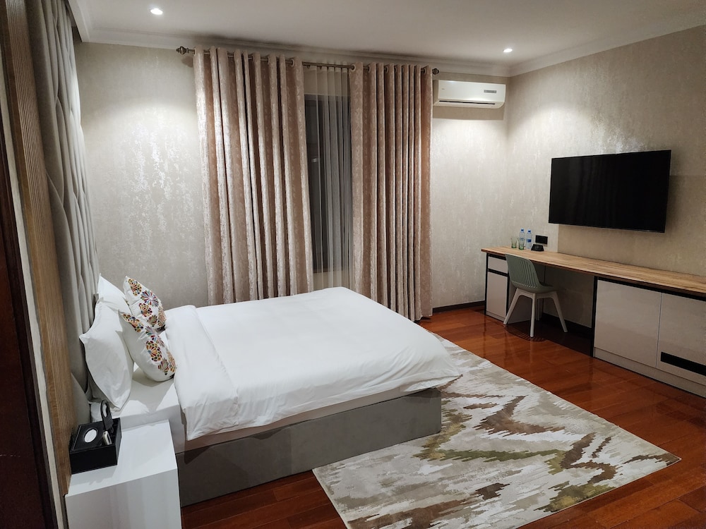 Standard Room, 1 Queen Bed, Non Smoking, Courtyard View