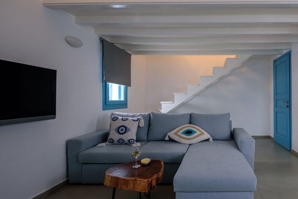 Comfort Suite with Caldera View - Photo 7
