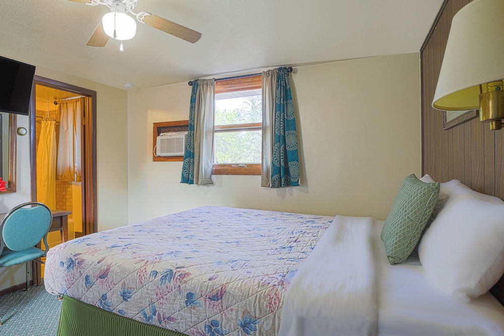 Room, Multiple Beds - Photo 8