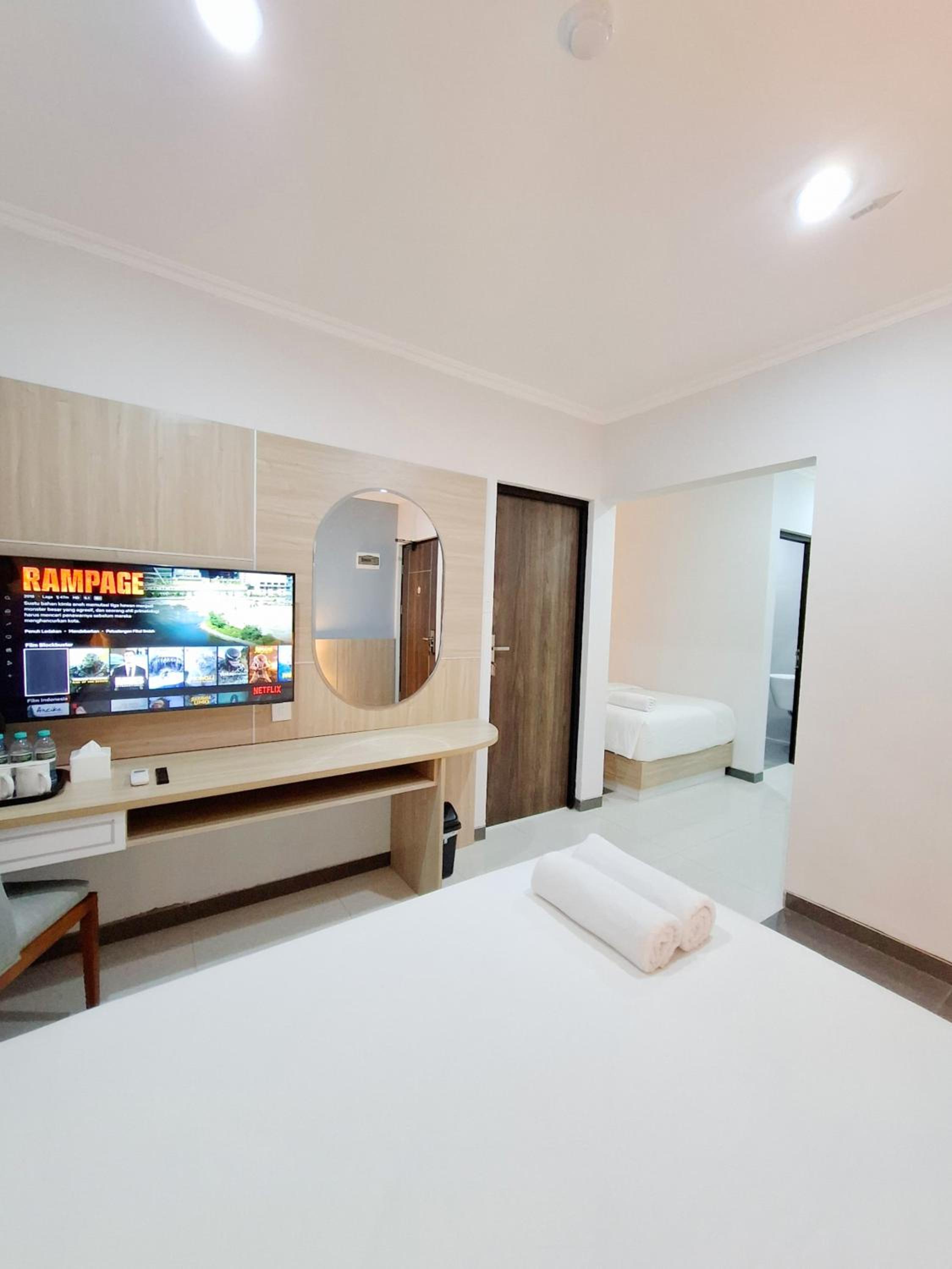 Family Room with Balcony photo 2