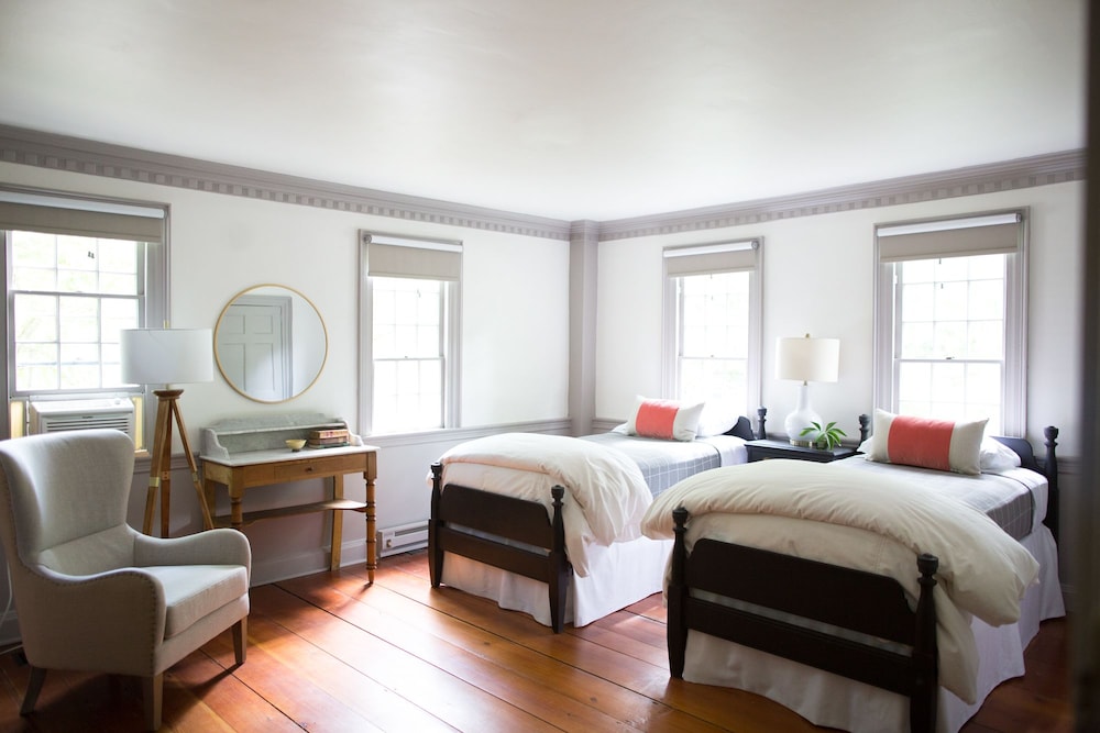 Room, 1 King Bed photo 2