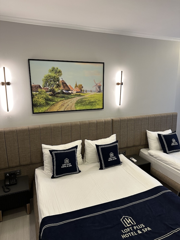 Deluxe Triple Room With Balcony - Photo 4