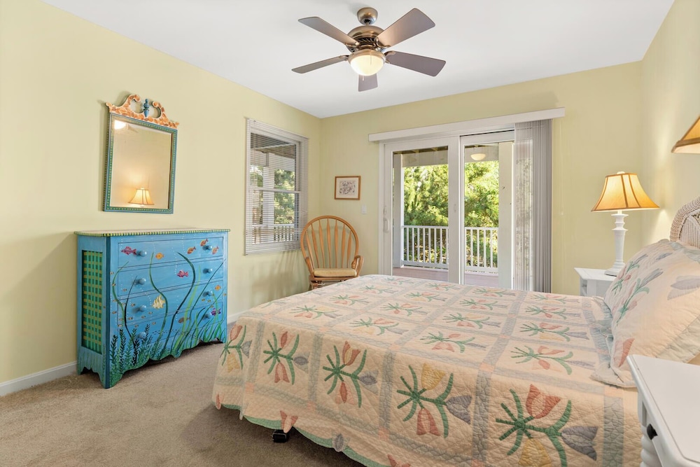 House, Multiple Beds, Balcony, Partial Ocean View (MARY AVENUE 101) photo 3