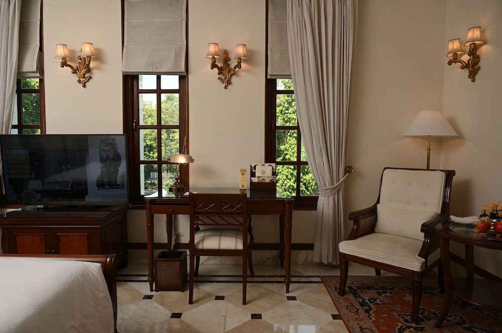 Room, 1 King Bed (Imperial) - Photo 9