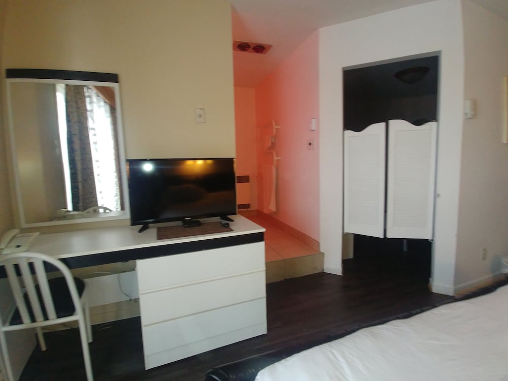Deluxe Suite, 1 King Bed with Sofa bed, Jetted Tub (Fireplace) photo 1