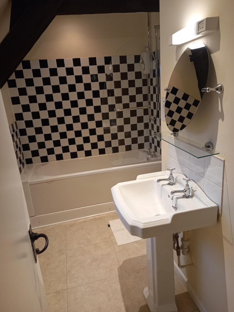 Superior Twin Room, Private Bathroom - Photo 3