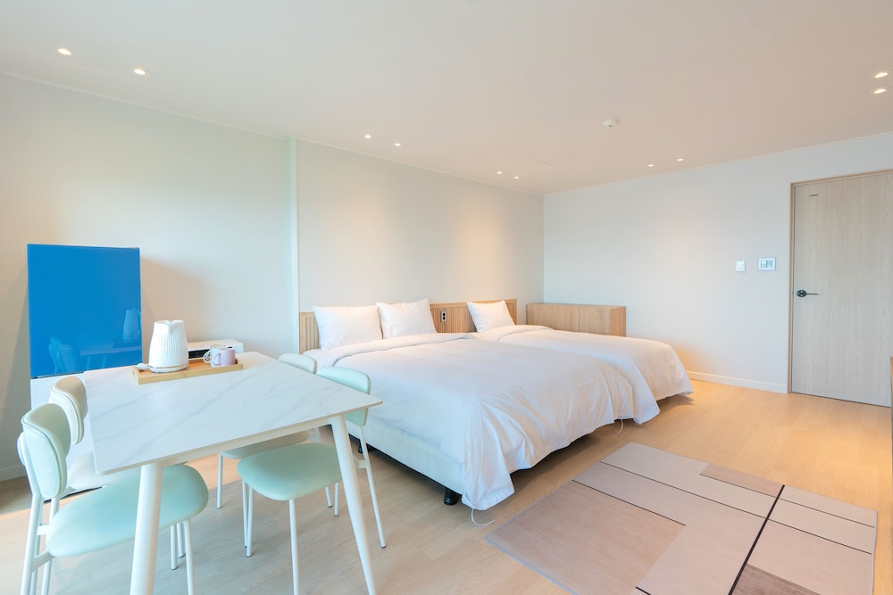 Premium Twin Room photo 3