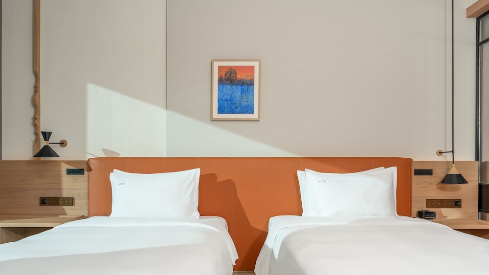 Standard Room, 2 Double Beds, Mountain View