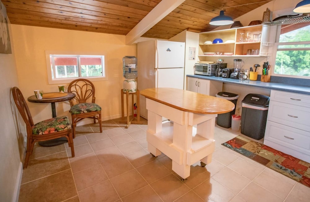 Ocean Vista Suite, 2 Queen Beds, Private Bathroom & Kitchen, Lanai photo 3