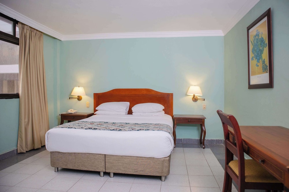 Premium Room, 1 Queen Bed, Non Smoking - Photo 5