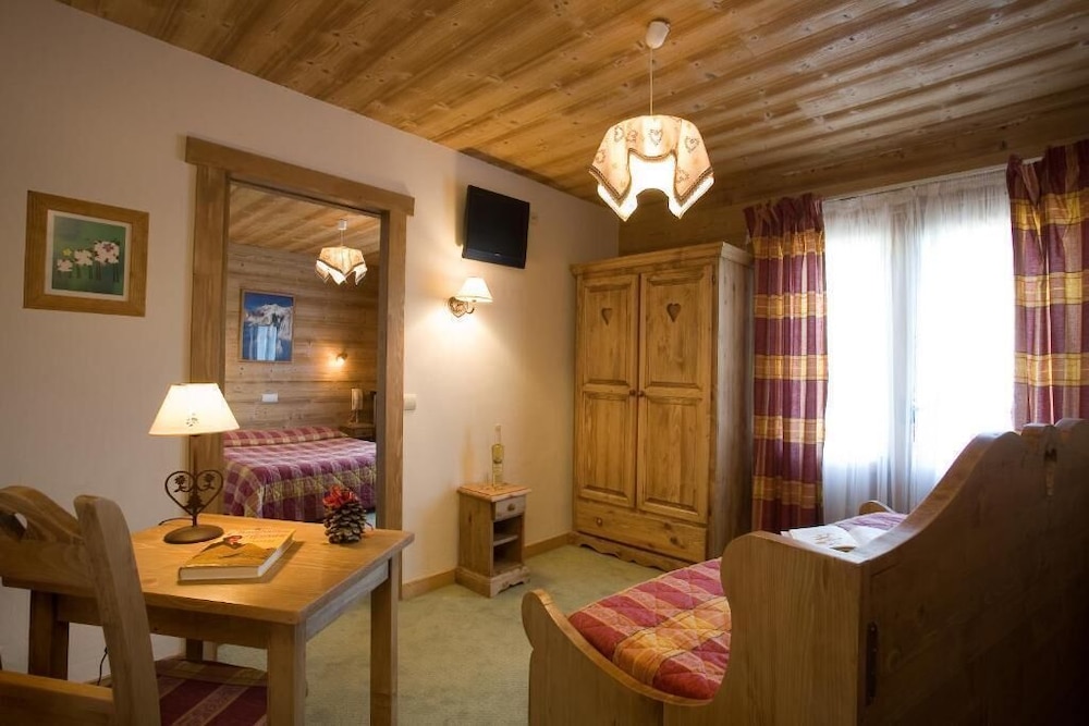 Standard Triple Room photo 2