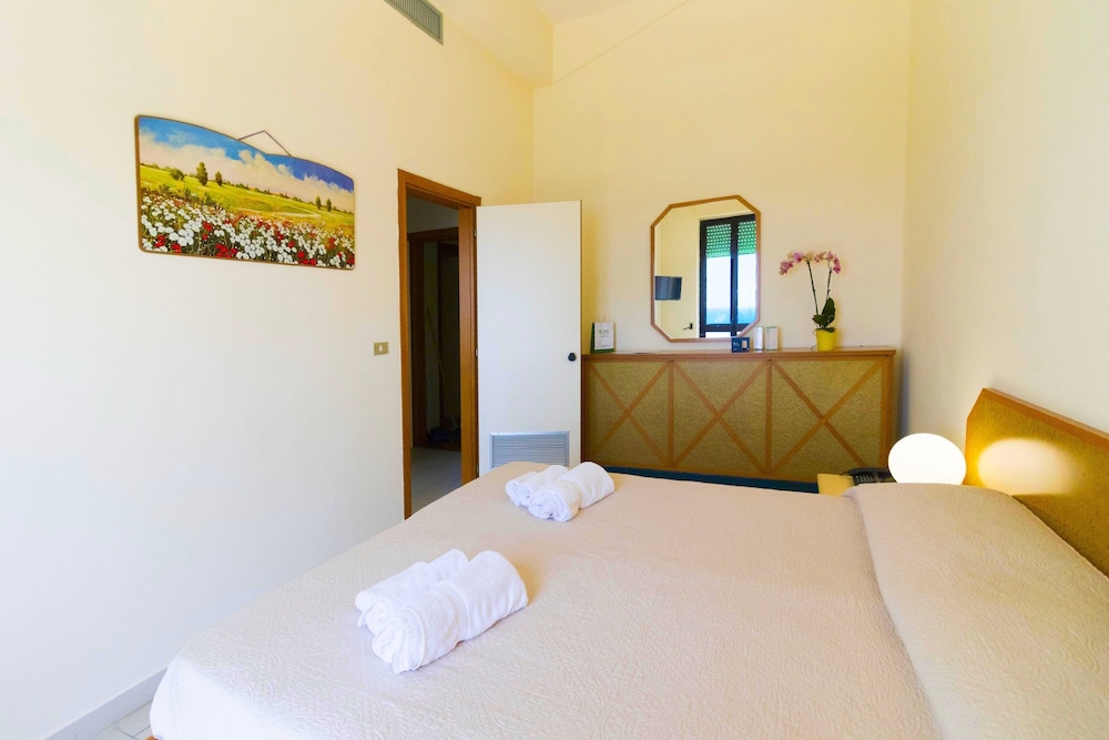 Standard Triple Room, Sea View photo 1