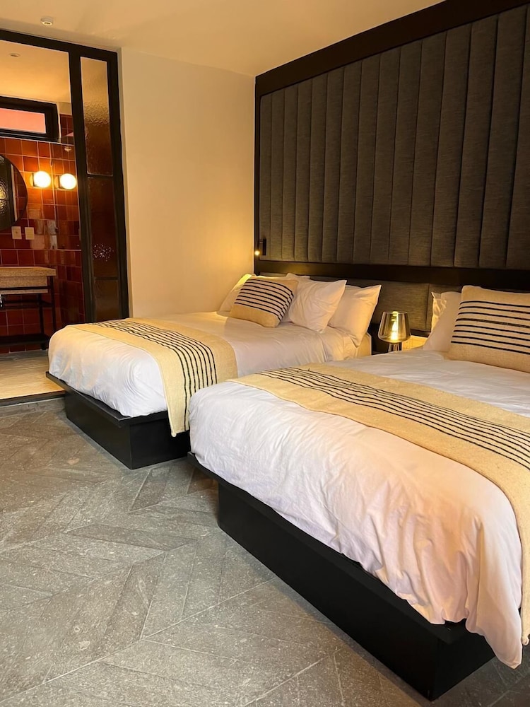 2 Double Beds Room, Brown