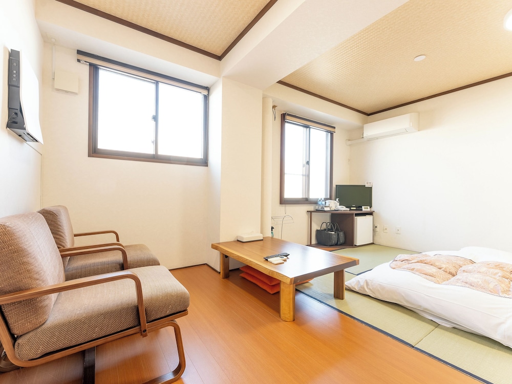 Japanese Style Room For 1~4 People, Shared Bathroom, Non Smoking
