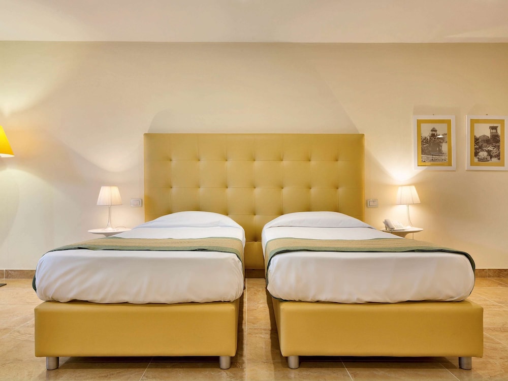 Superior Triple Room, 2 Twin Beds photo 3
