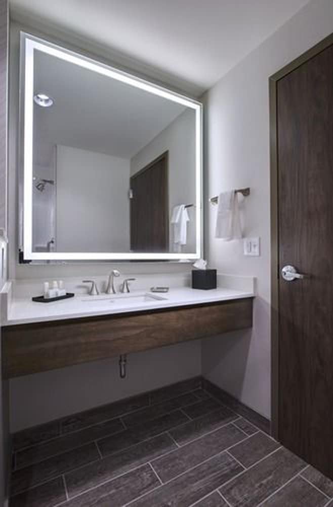 Deluxe Room, 2 Queen Beds photo 2