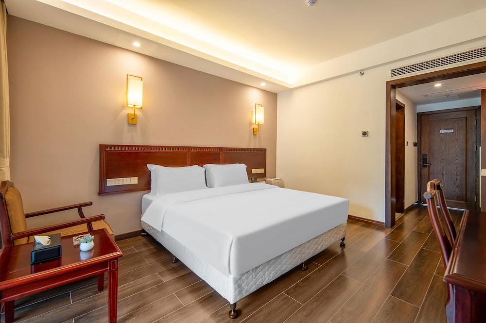 Luxury Single Room, 1 Queen Bed - Photo 2