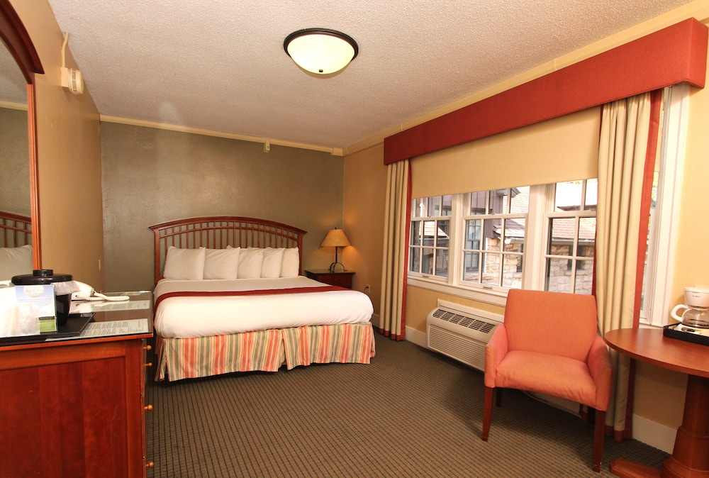 Standard Room, 1 King Bed (Lodge) photo 1