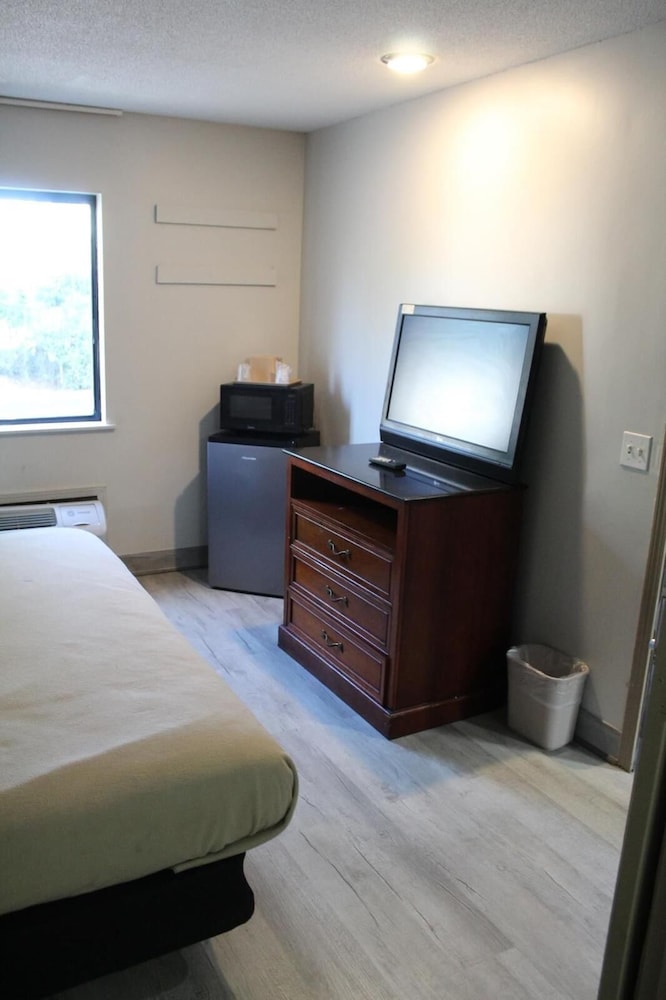 Standard Room, 1 King Bed, Accessible photo 2