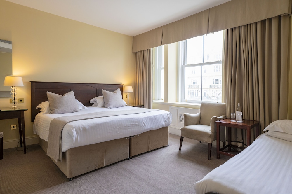 Family Room, Multiple Beds, City View photo 3