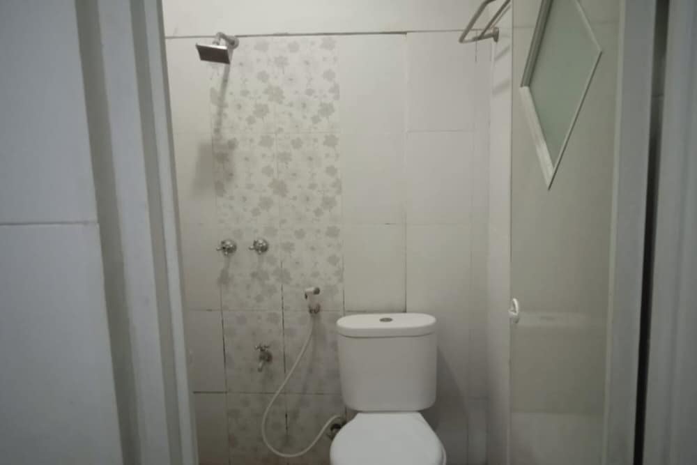 Economy Double Room - Photo 8