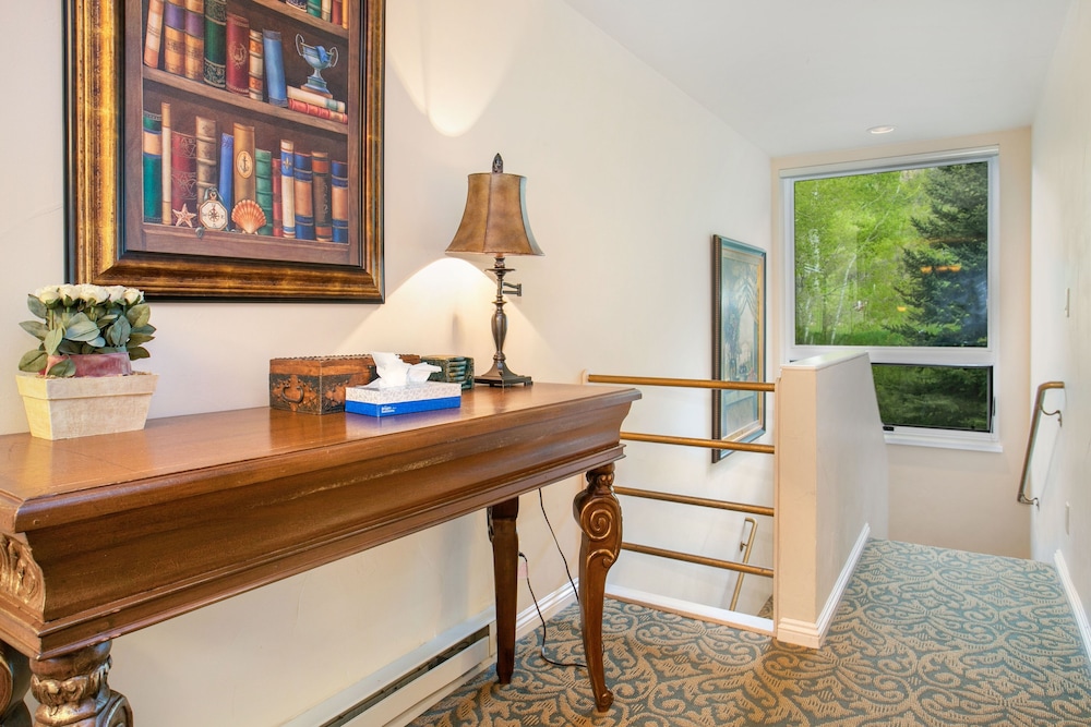 Condo, 2 Bedrooms