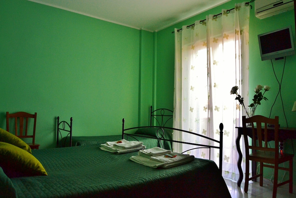 Triple Room, Park View photo 1