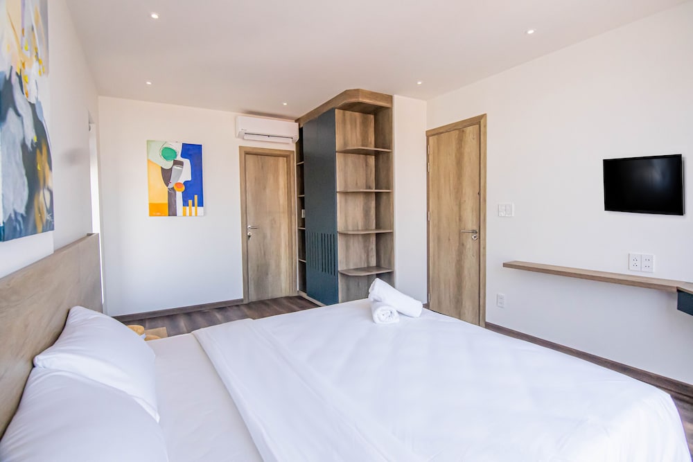 One-Bedroom Suite - Photo 4