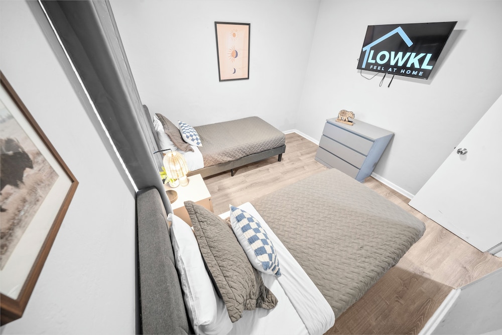 Premium 2-Bedroom Family Suite w/ Kitchen & Sofa Bed photo 3