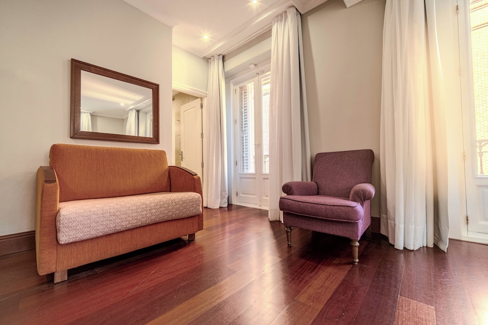 Triple Room, City View photo 3