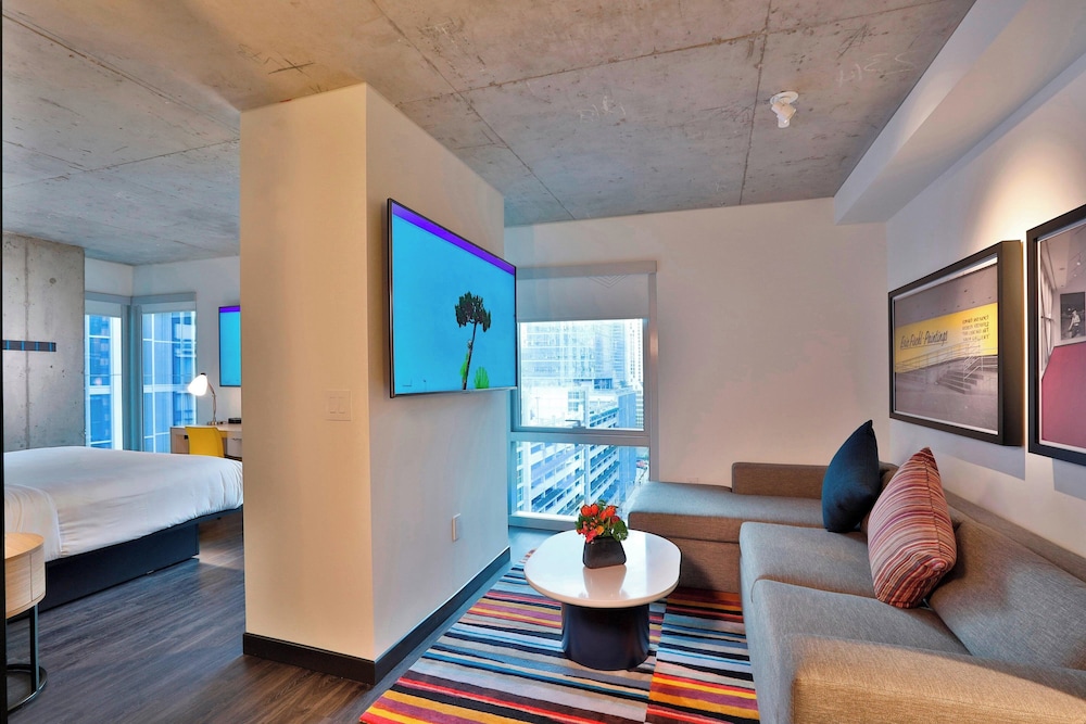 Suite, 1 Bedroom, City View (Mobility/Hearing Access, Transf Shwr)