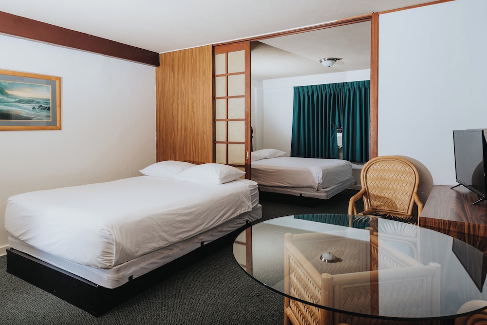 Suite, 1 Bedroom, Kitchen (2 Queens)