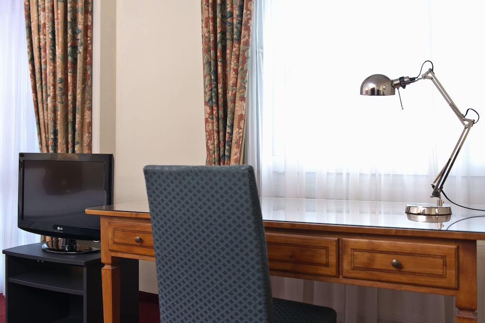 Business Double or Twin Room - Photo 3