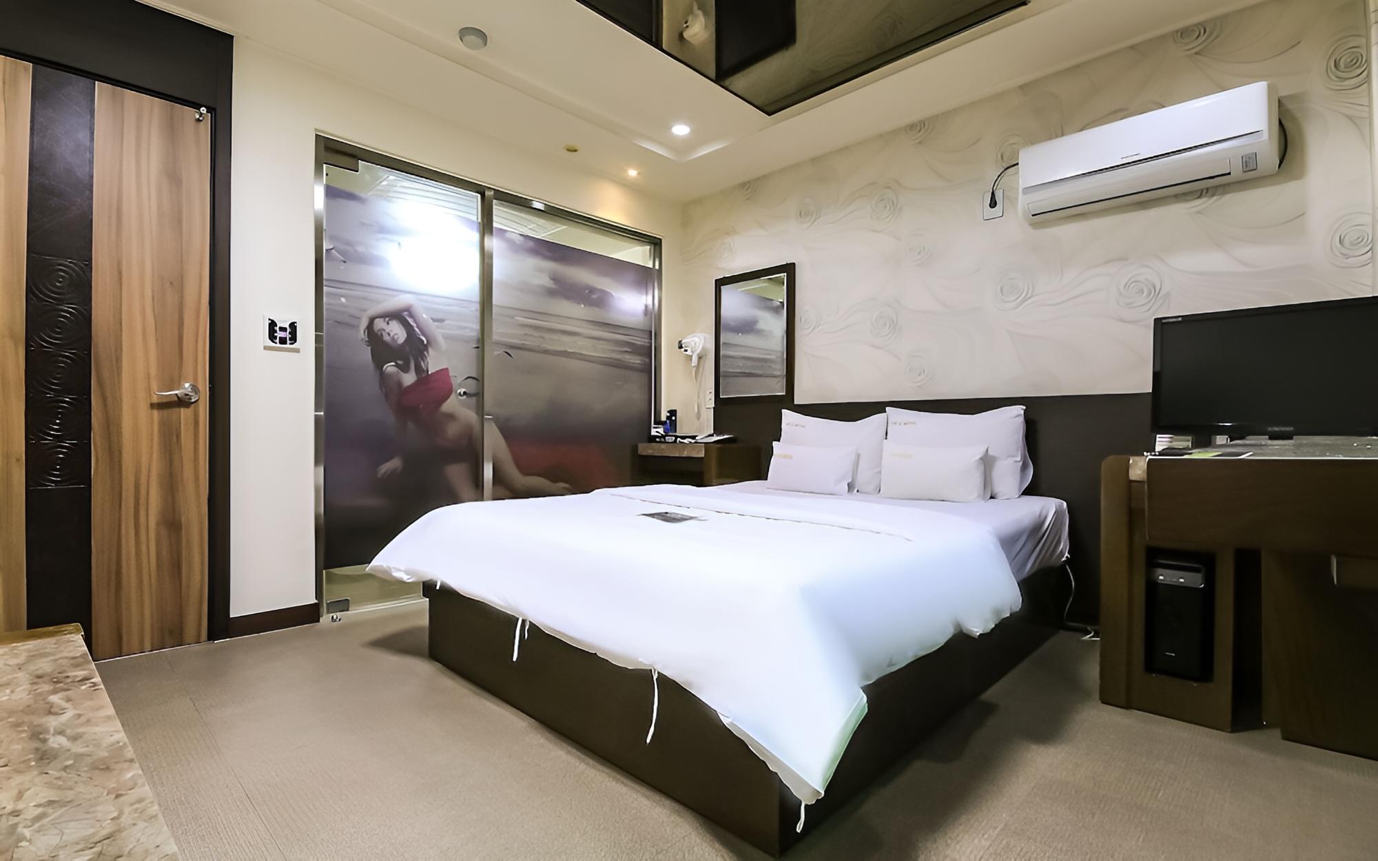 Room (General-Business (mirror room/cooling) photo 1