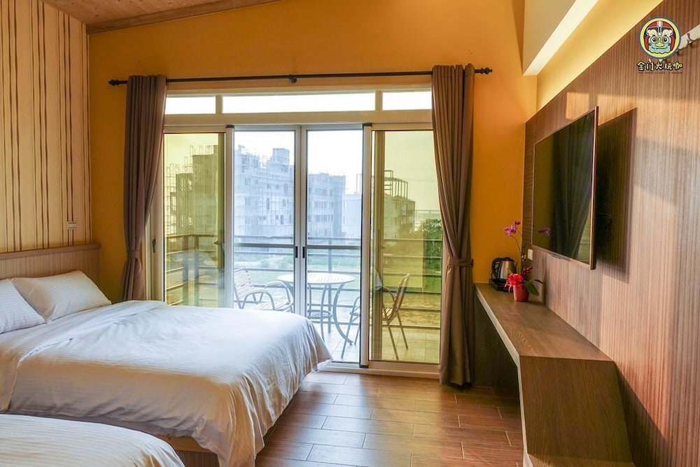 Standard Quadruple Room, Shared Bathroom, Ocean View (202) photo 3