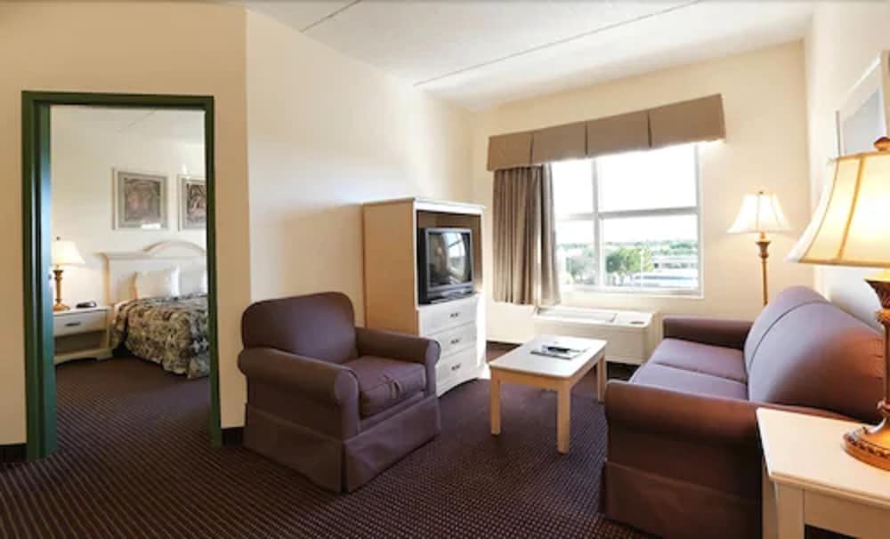 Standard Suite, 1 Queen Bed with Sofa bed - Photo 6