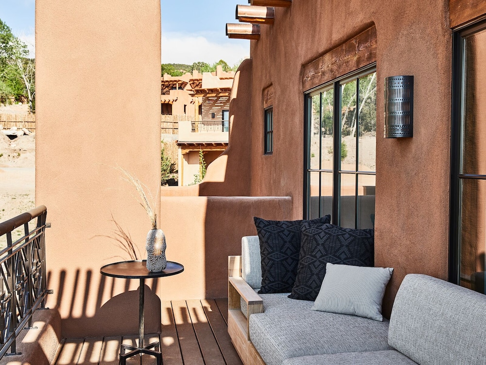 Suite, 1 King Bed, Valley View (King) - Photo 4