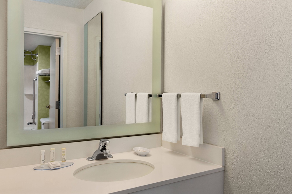 Suite, 2 Double Beds - Photo 9