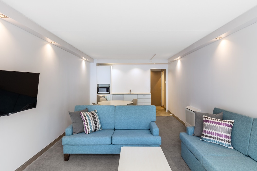 Suite, 1 Bedroom - Photo 4