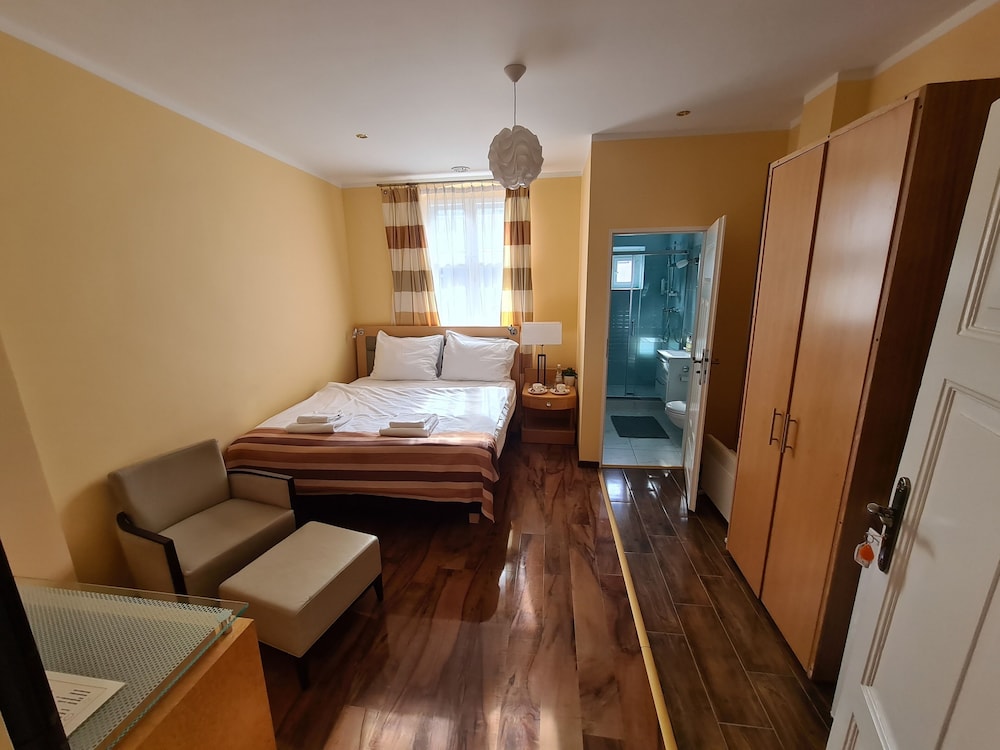 Economy Double Room photo 1