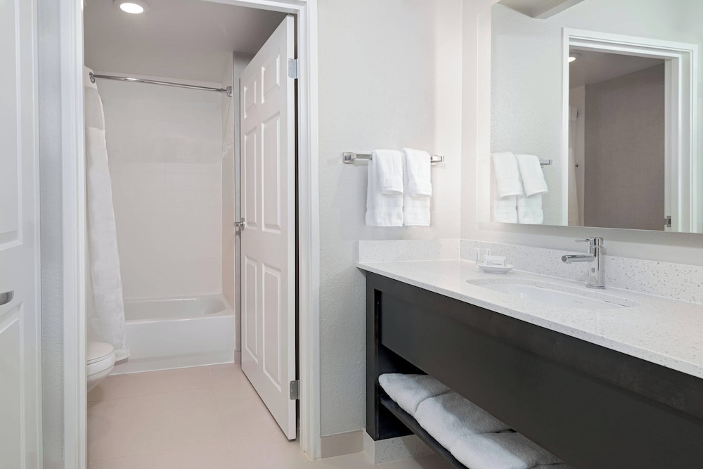 Suite, 1 Bedroom - Photo 6