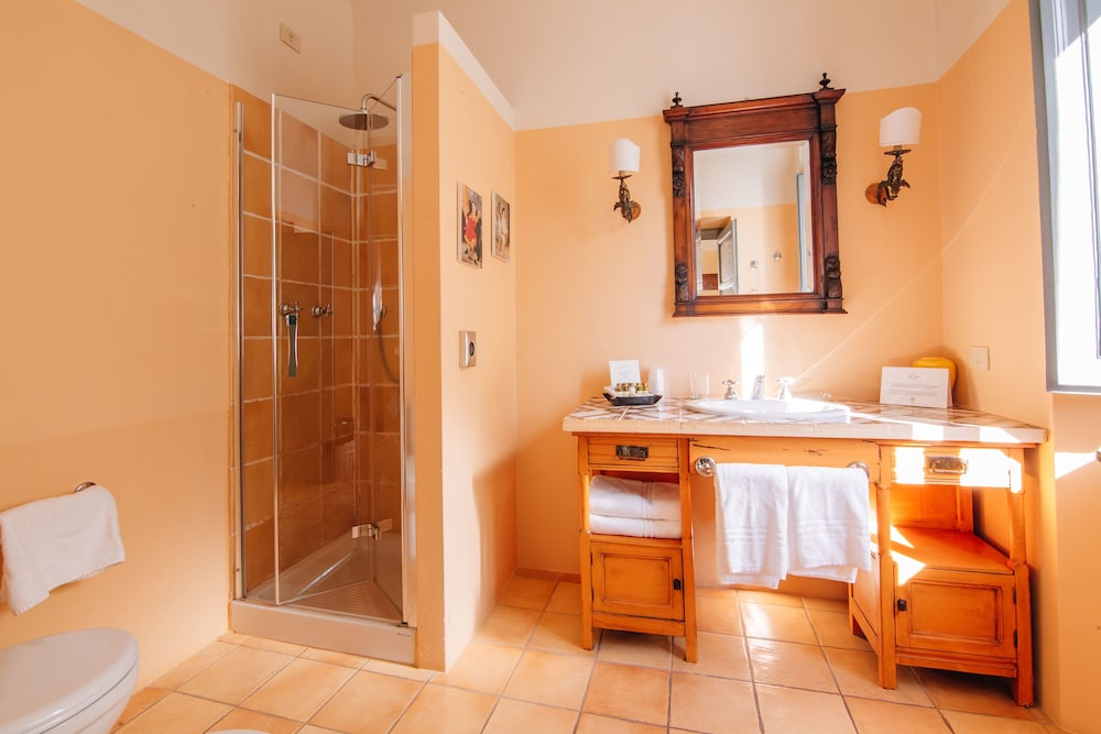 Suite, 1 Bedroom, 2 Bathrooms photo 3