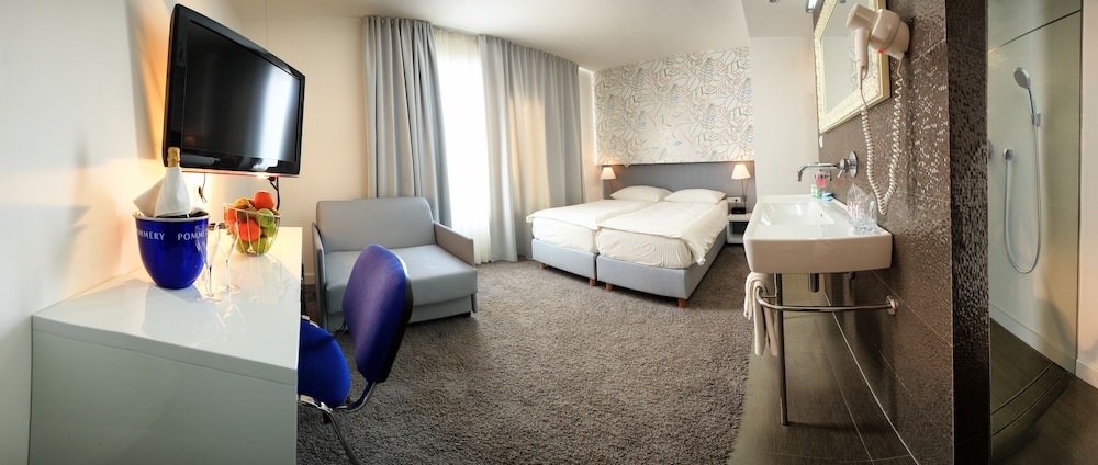 Standard Double or Twin Room, Annex Building - Photo 1