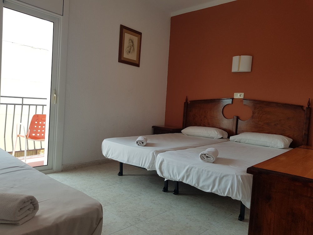 Habitación Triple Básica con Balcón